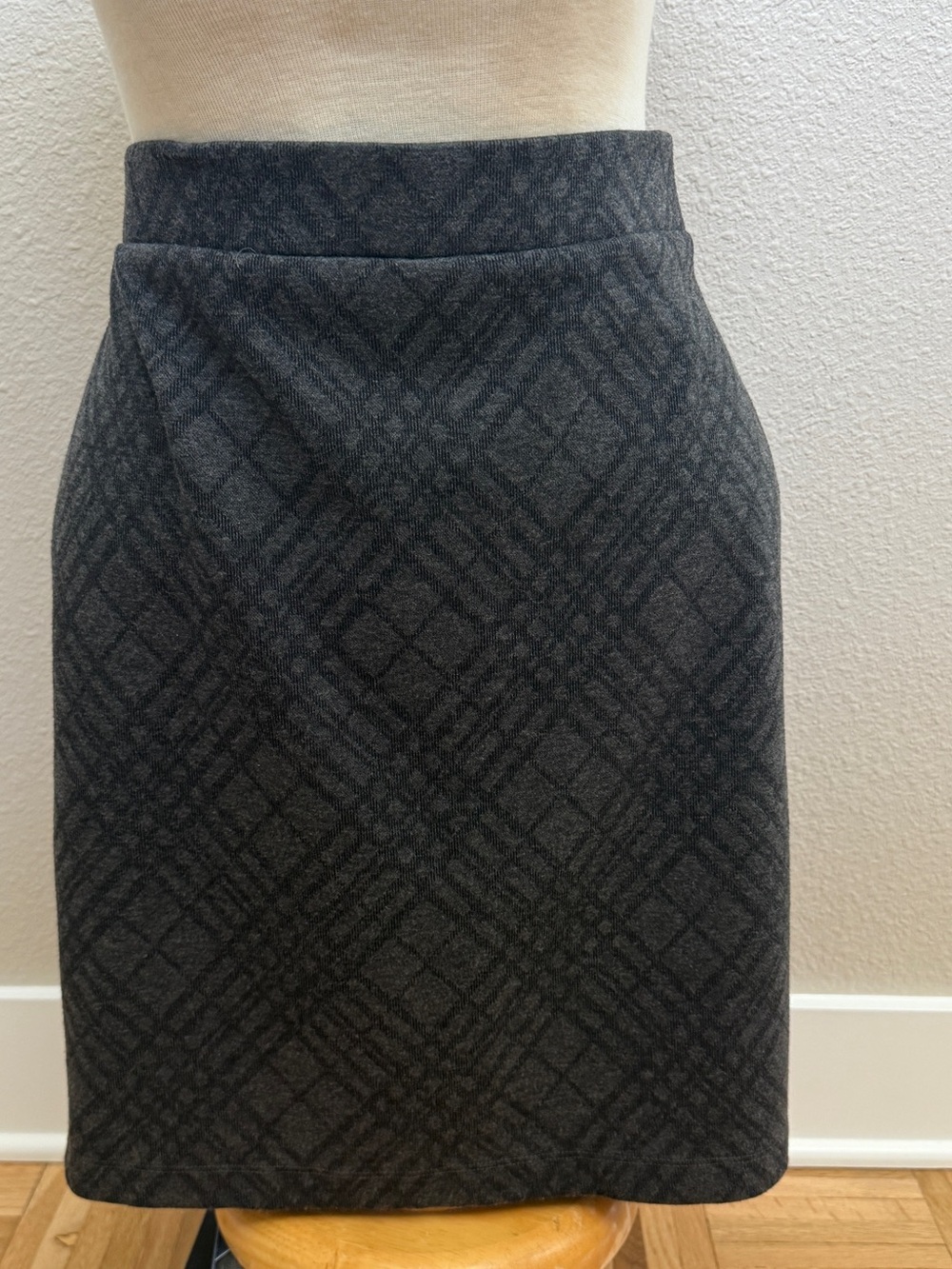 LOFT Dark Gray Plaid Pencil Skirt